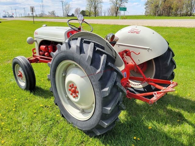 Image of Ford 8N equipment image 2