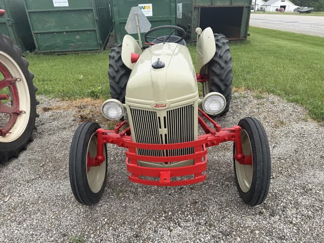 Image of Ford 8N equipment image 1