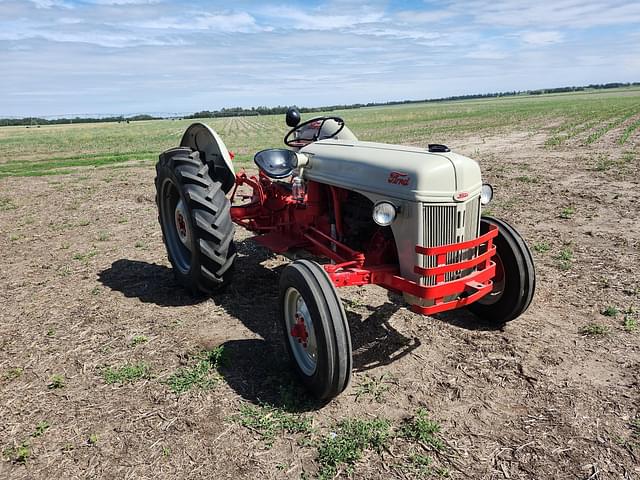 Image of Ford 8N equipment image 1