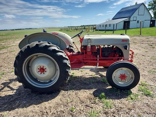 Image of Ford 8N equipment image 3