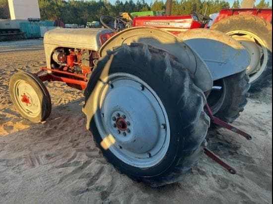 Image of Ford 8N equipment image 3