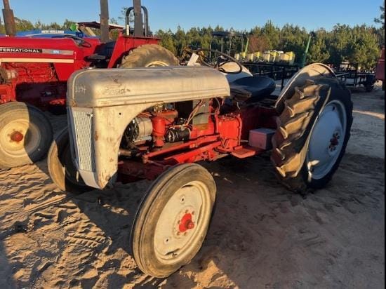 Ford 8N Equipment Image0
