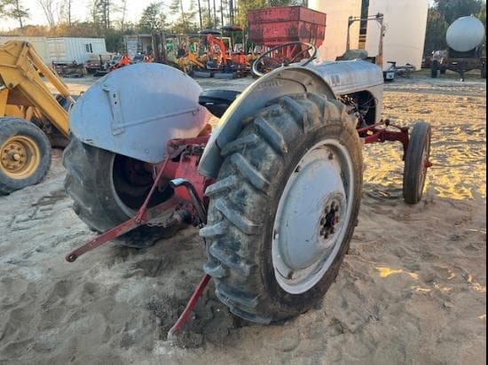 Image of Ford 8N equipment image 2