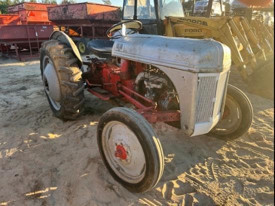 Image of Ford 8N equipment image 1