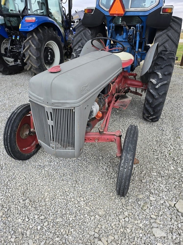 Ford 8N Equipment Image0