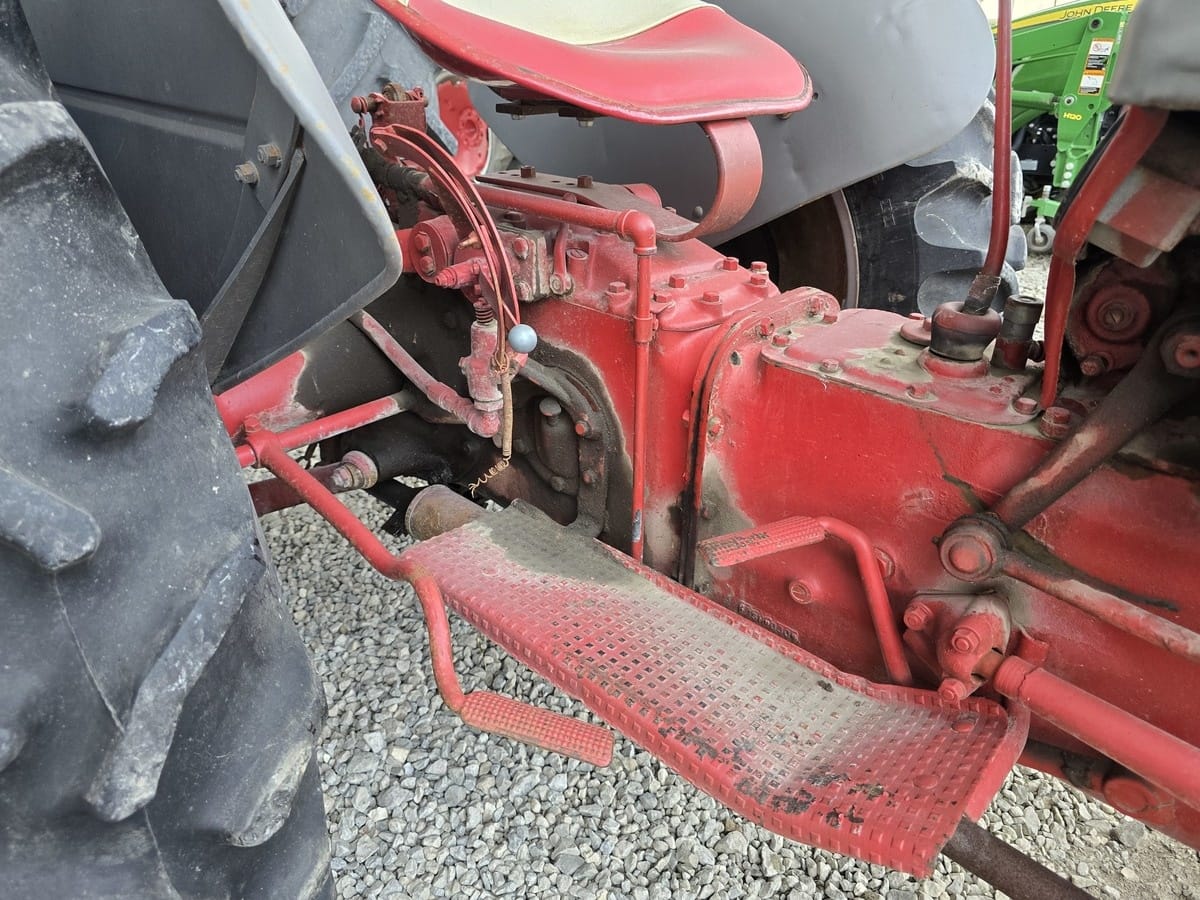 Ford 8N Equipment Image0