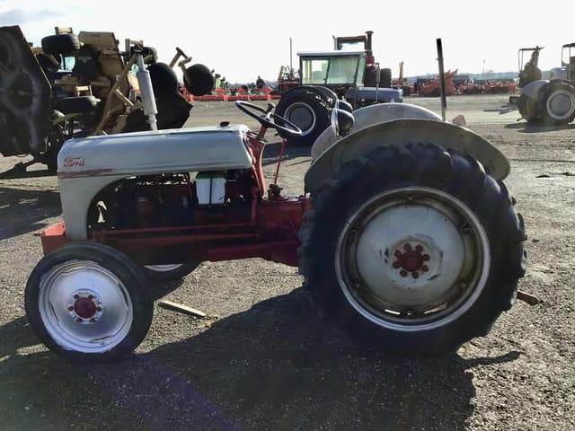 Image of Ford 8N equipment image 1