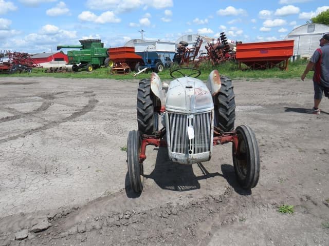 Image of Ford 8N equipment image 1