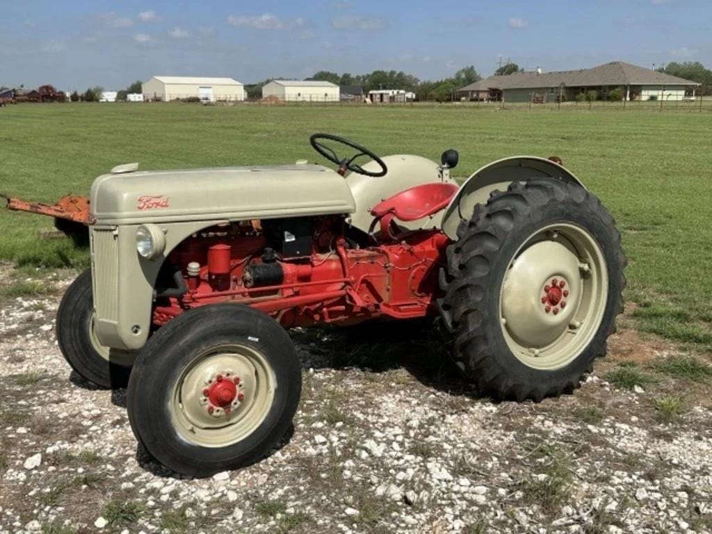 Ford 8N Equipment Image0