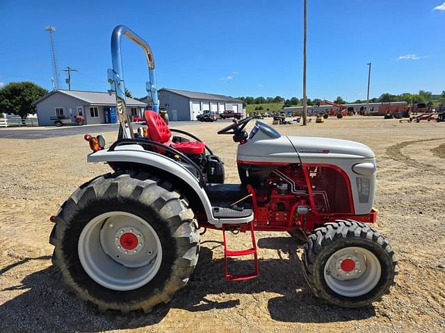 Image of New Holland Boomer 8N equipment image 4