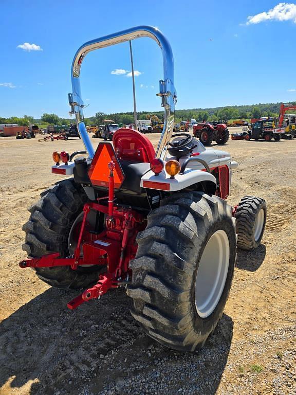 Image of New Holland Boomer 8N equipment image 3