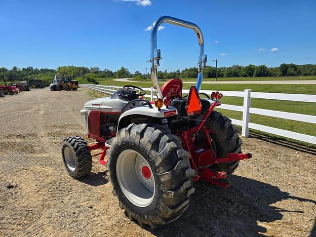 Image of New Holland Boomer 8N equipment image 1