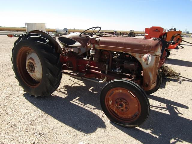 Image of Ford 8N equipment image 3