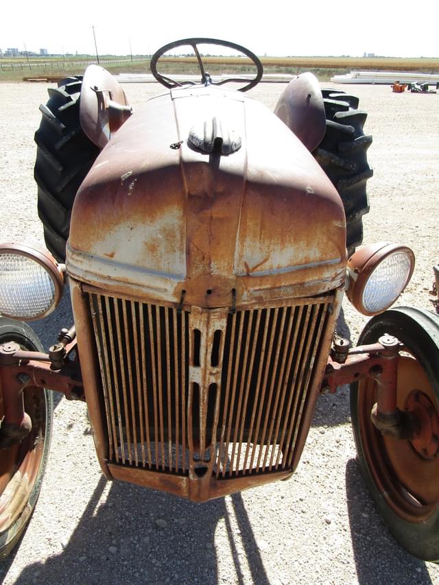 Image of Ford 8N equipment image 2