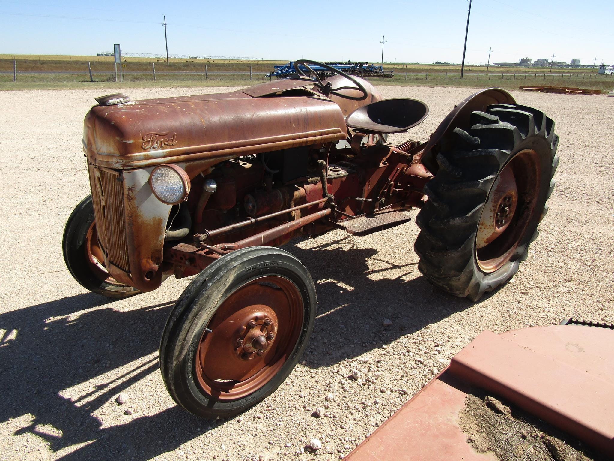 Ford 8N Equipment Image0