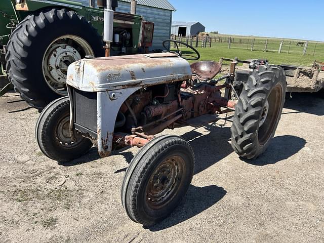 Image of Ford 8N equipment image 3