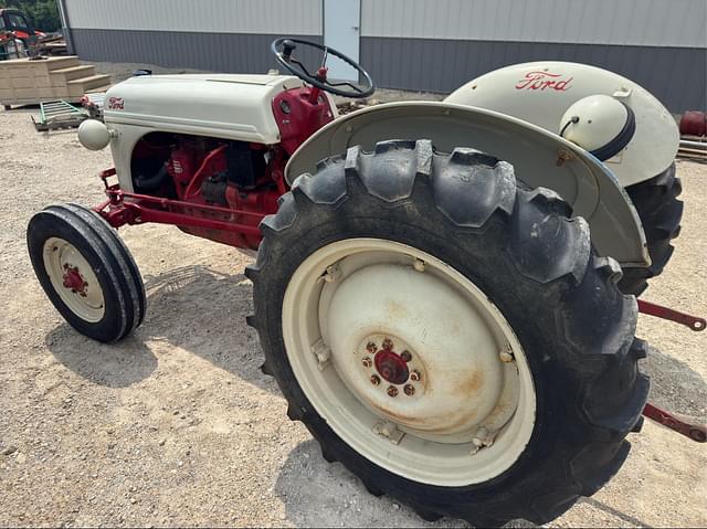 Image of Ford 8N equipment image 3