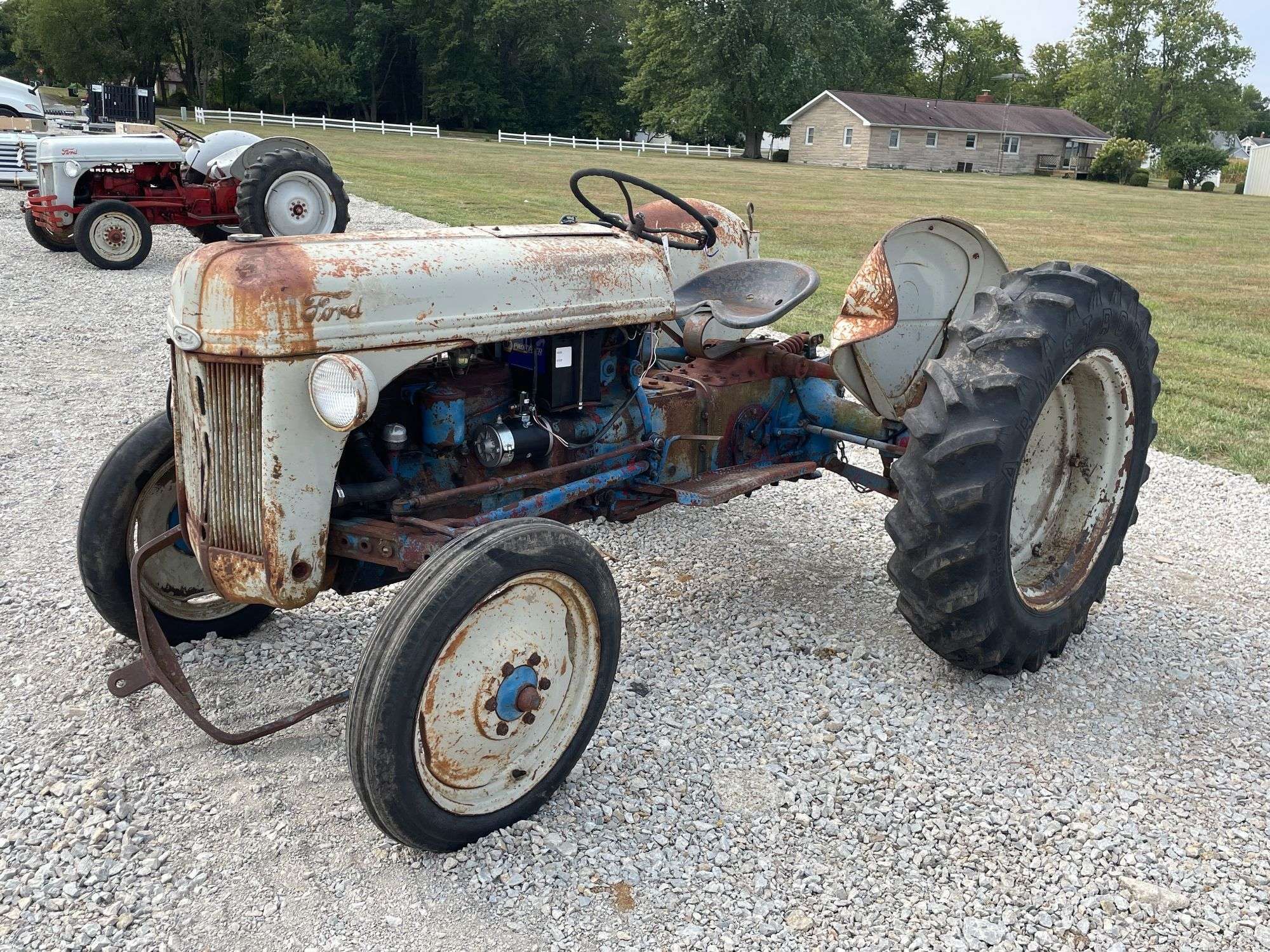 Ford 8N Equipment Image0