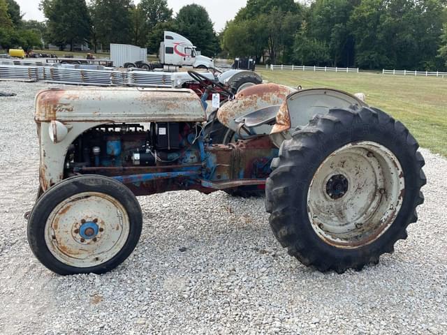 Image of Ford 8N equipment image 1