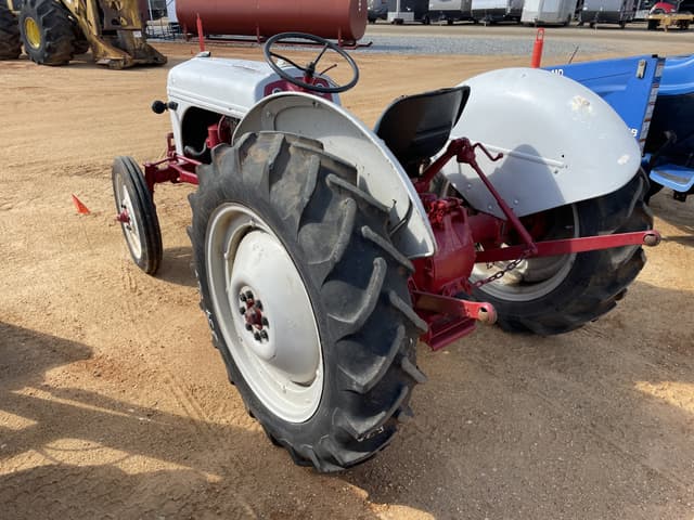 Image of Ford 8N equipment image 1