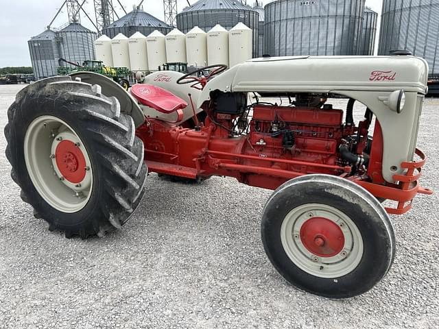 Image of Ford 8N equipment image 1