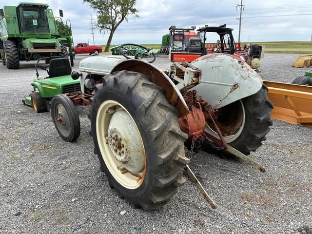 Image of Ford 8N equipment image 3