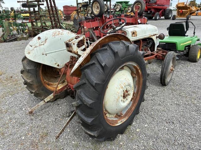 Image of Ford 8N equipment image 1