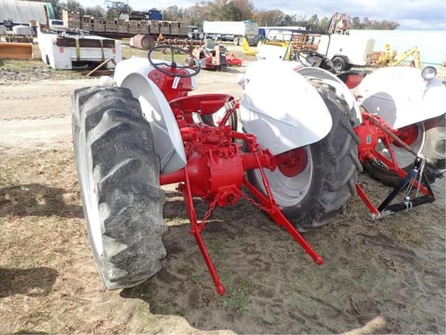 Image of Ford 8N equipment image 3