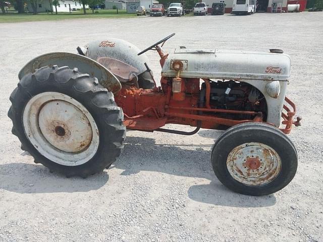 Image of Ford 8N equipment image 2