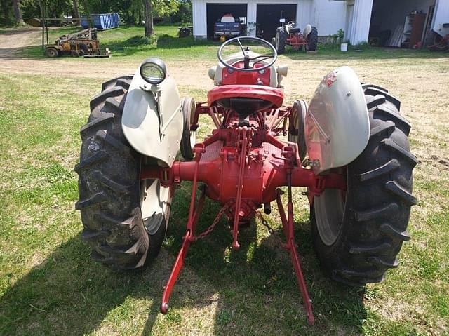 Image of Ford 8N equipment image 3