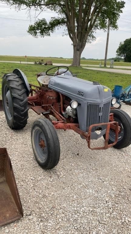 Image of Ford 8N equipment image 1