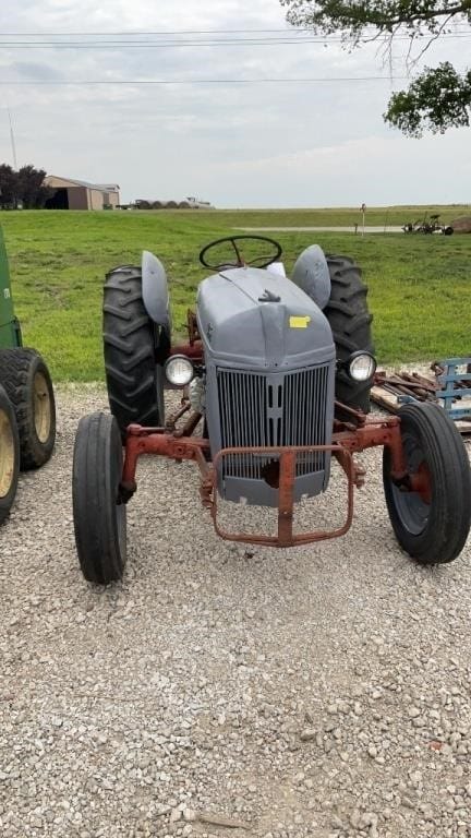 Ford 8N Equipment Image0
