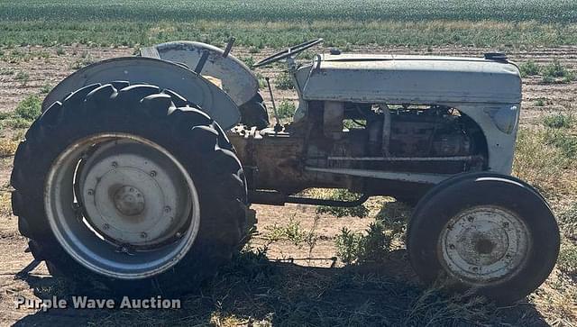 Image of Ford 8N equipment image 3