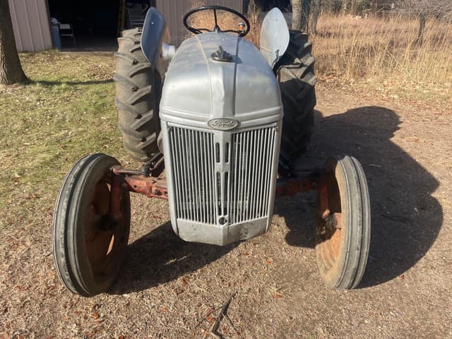 Image of Ford 8N equipment image 1
