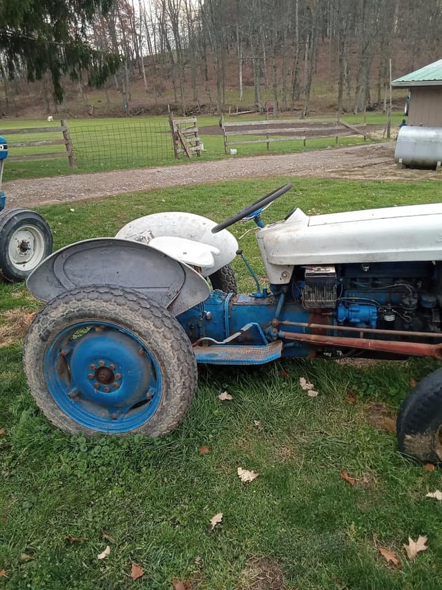 Image of Ford 8N equipment image 1
