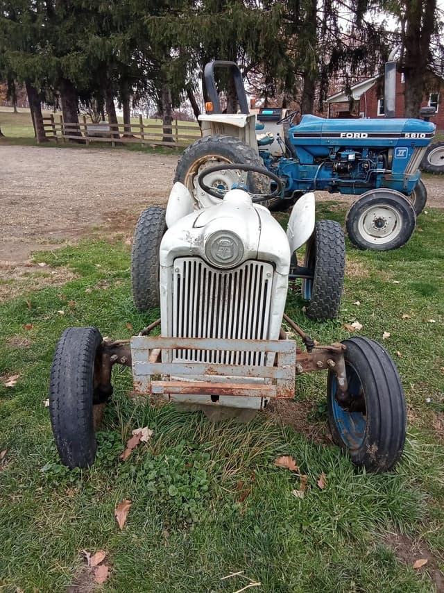 Image of Ford 8N equipment image 3