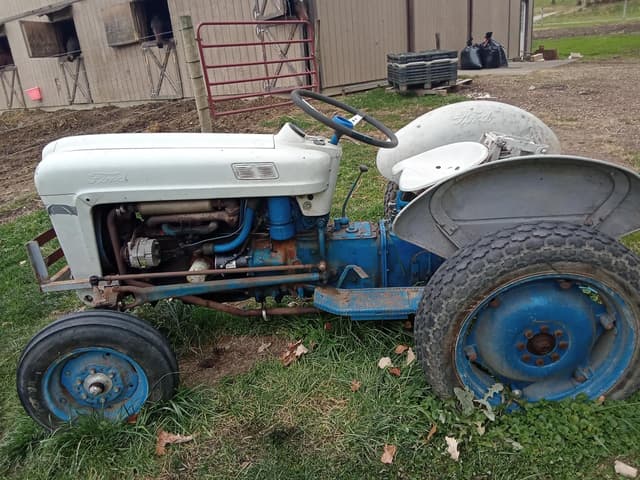Image of Ford 8N equipment image 2
