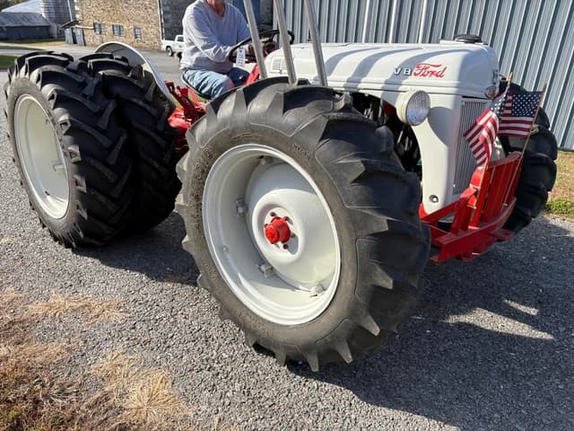 Image of Ford 8N equipment image 1