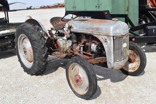 Image of Ford 8N equipment image 2