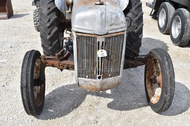 Image of Ford 8N equipment image 3