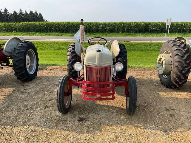 Image of Ford 8N equipment image 1
