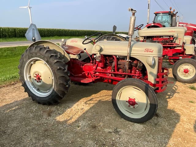 Image of Ford 8N equipment image 3