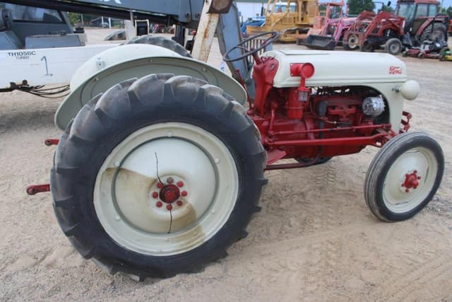 Image of Ford 8N equipment image 3