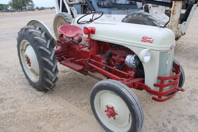 Image of Ford 8N equipment image 1