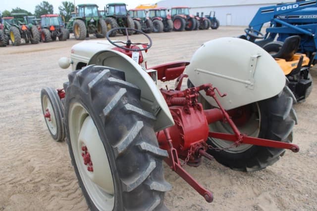 Image of Ford 8N equipment image 2