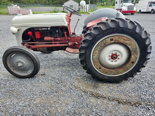 Image of Ford 8N equipment image 1