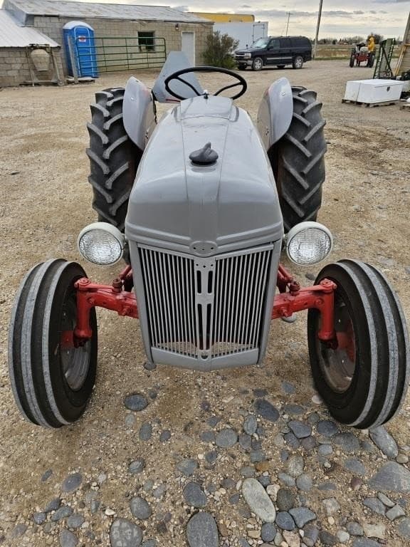Image of Ford 8N equipment image 1