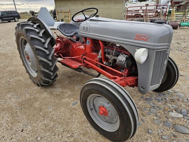 Image of Ford 8N equipment image 2