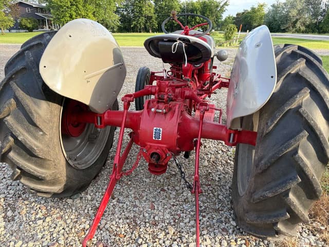 Image of Ford 8N equipment image 3
