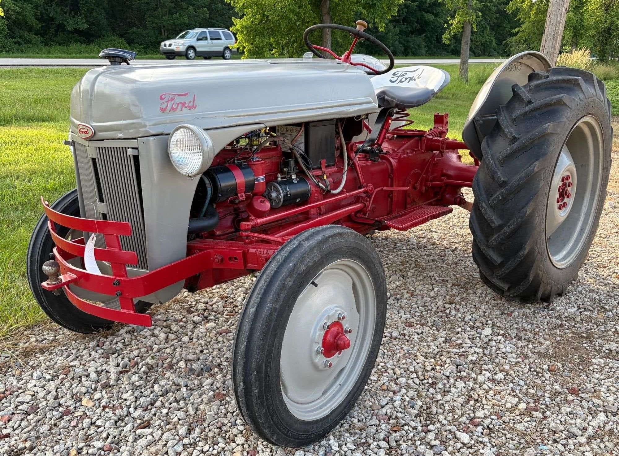 Ford 8N Equipment Image0